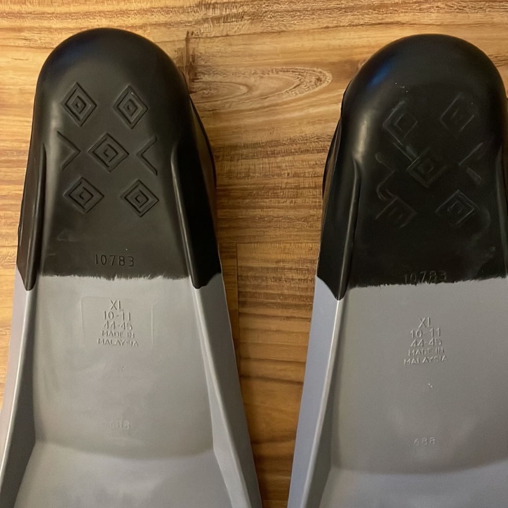 Speedo Black & Gray Short Blade Swim Fins - Picture 4 of 5